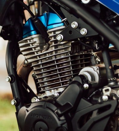 Black motorcycle engine during daytime